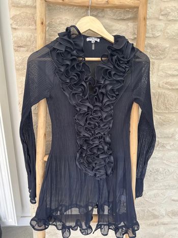 Top chemisier à volant bleu marine Taille S/M - 5 €