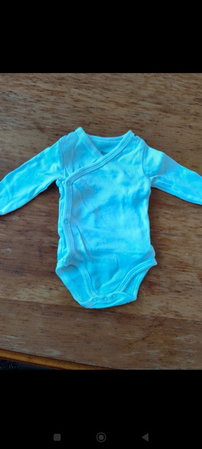 Lot de 4 bodys blancs taille 1mois divers marques - photo numéro 2
