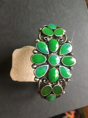Bracelet manchette style ethnique métal argenté émaillé vert
