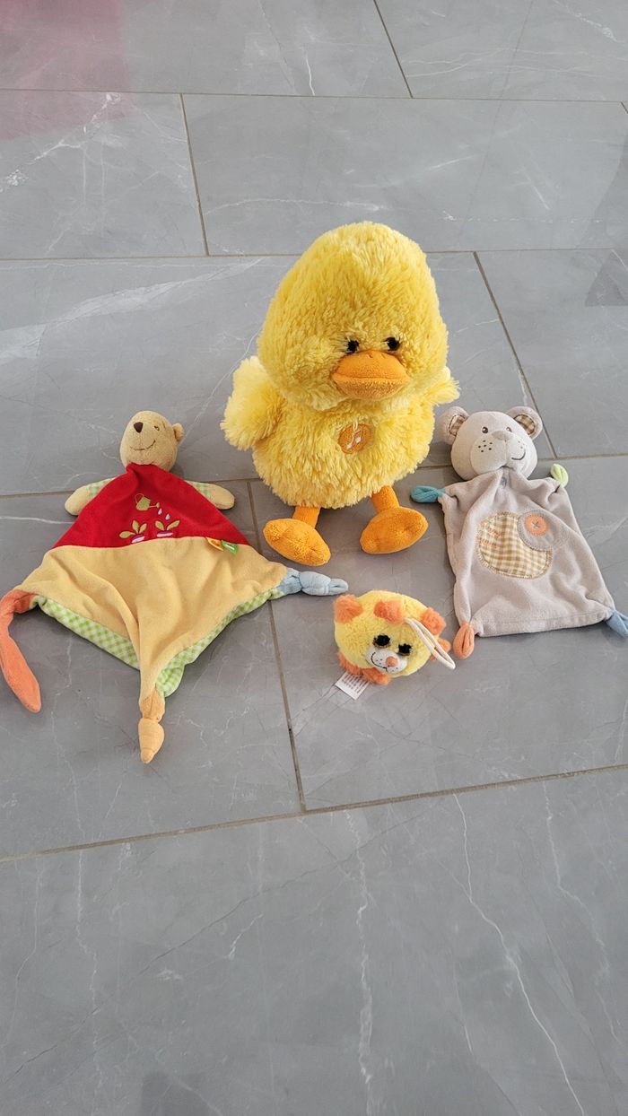 Lot peluche et doudous