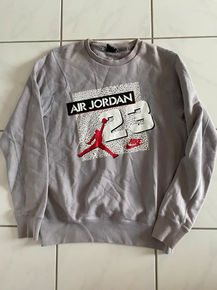 Sweatshirt Air Jordan 23 Nike gris (taille M) - Rare & stylé !