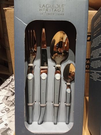 Set de couverts laguiole neuf 