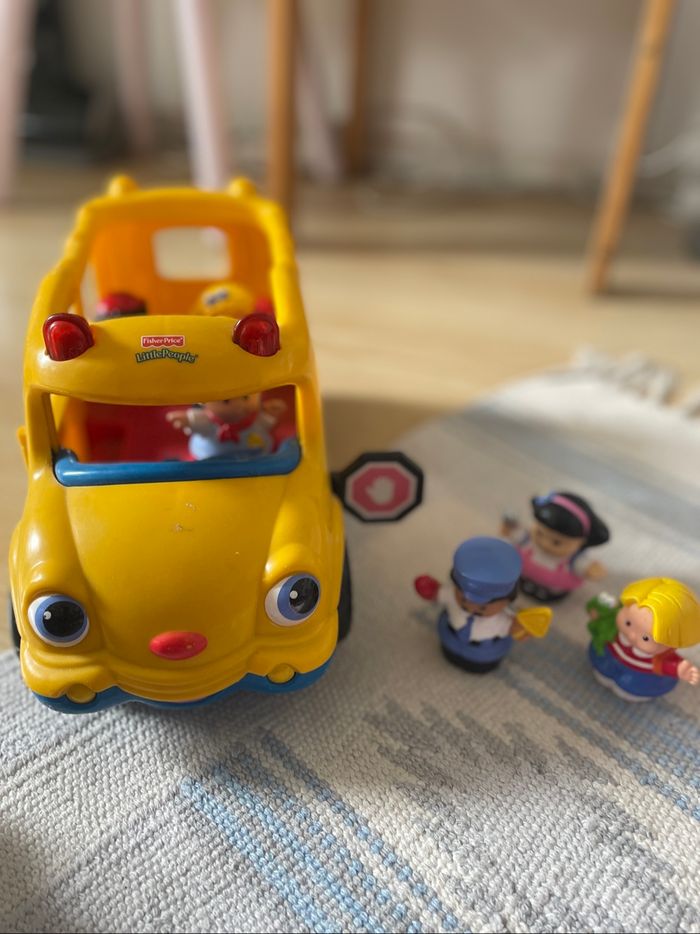 Bus scolaire 7 personnages