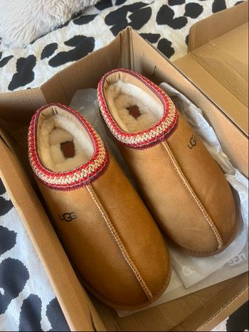 Chaussons UGG en cuir suédé – Très bon état