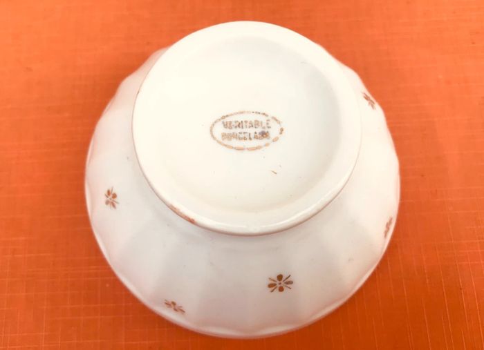 Bol côtelé (petit modèle) Porcelaine Décor floral / Frise dorée - photo numéro 4