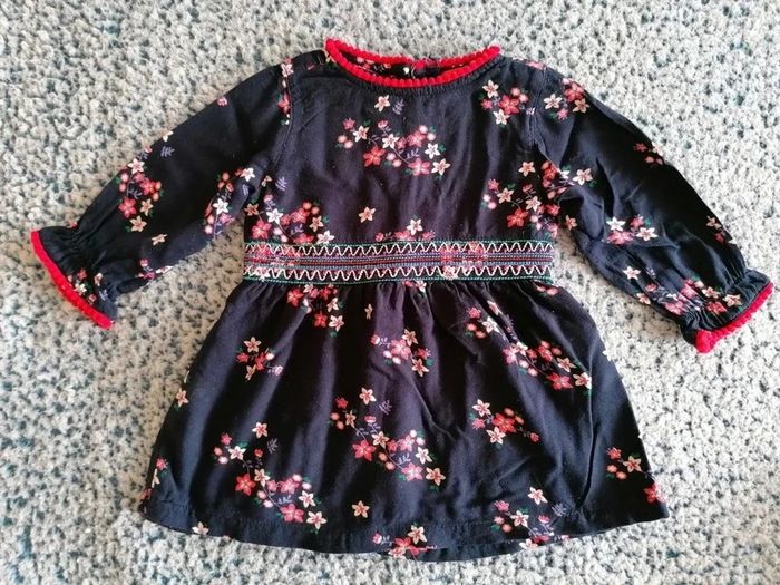 Robe à petites fleurs taille 6 mois - photo numéro 4