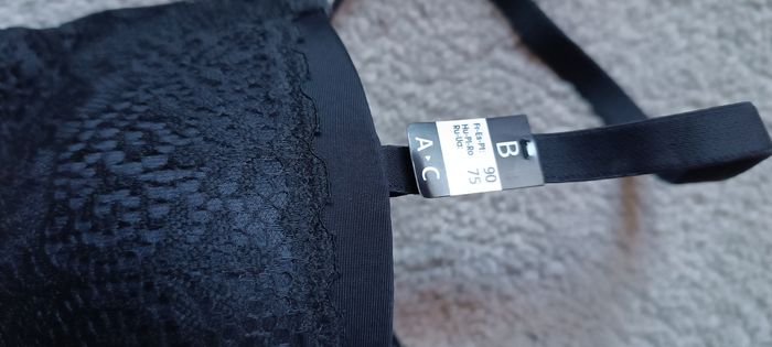 Soutien gorge noir - photo numéro 2