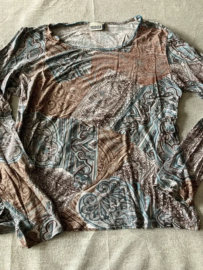 Tee-shirt manches longues Yessica – Taille M, motif coloré et géométrique