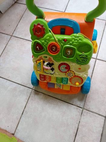 Vend trotteur musicale et boule musicale  10e pour un jouet