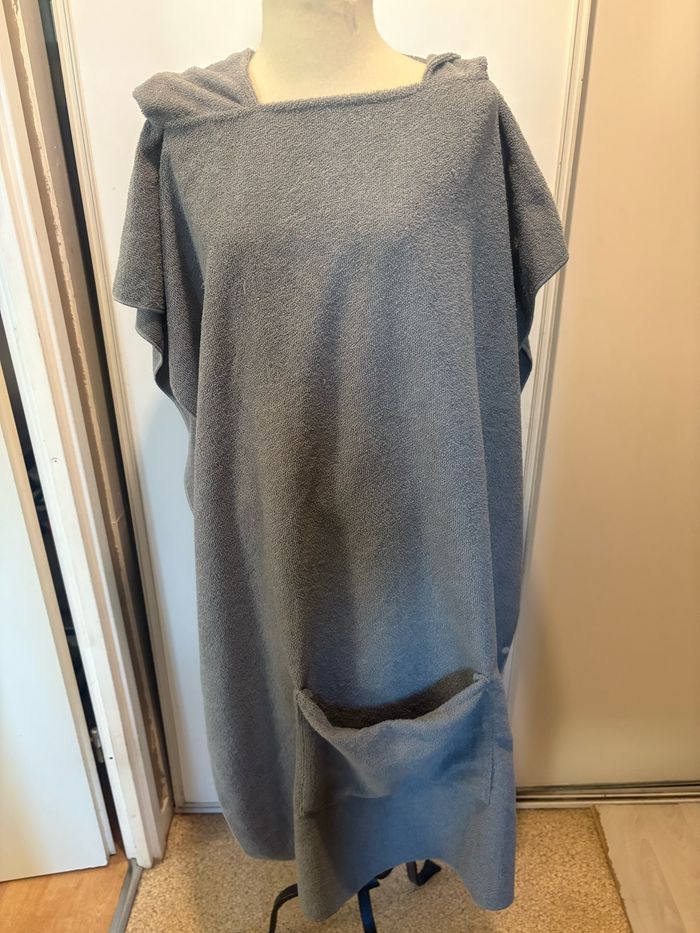 Poncho de plage avec capuche  taille unique neuf gris