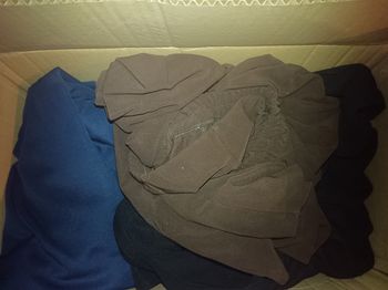 Sac remplis de vêtements