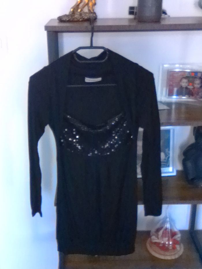 Jolie robe noir avec bustier paillette taille 36