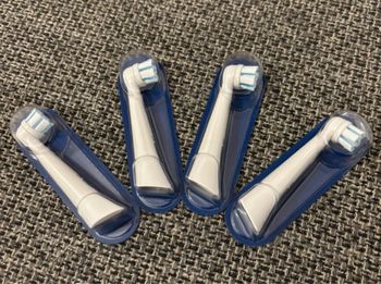 Lot de 4 tête de brosse à dent Io Oral b 