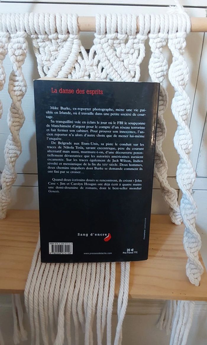 Livre broché Ĺa danse des esprits de John Case - photo numéro 2