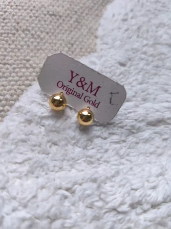 Boucles d’oreilles dorées – Forme boule 💛