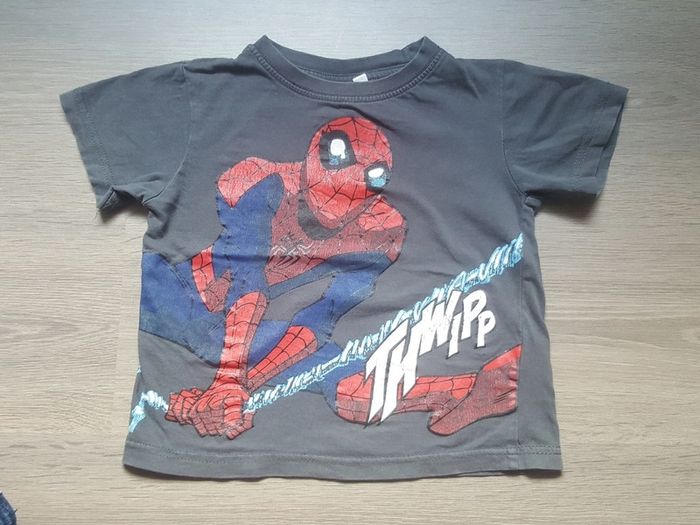 T-shirt manches courtes taille 4 ans