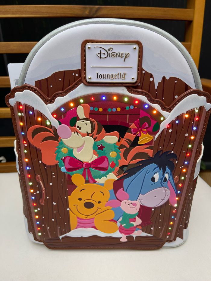 Loungefly Disney Winnie the Pooh Holiday Friends backpack - photo numéro 7