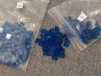 200 pièces triangles / slopes 1x1 transparents bleus Lego - jamais utilisées parfait état - vrai Lego