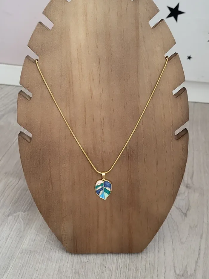 Collier pendentif en acier inoxydable avec feuille bleu 50-55 cm - photo numéro 2