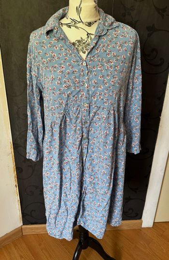 Robe bleue fleurie évasée taille 40/42