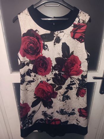 Robe sans manches à motifs floraux taille m