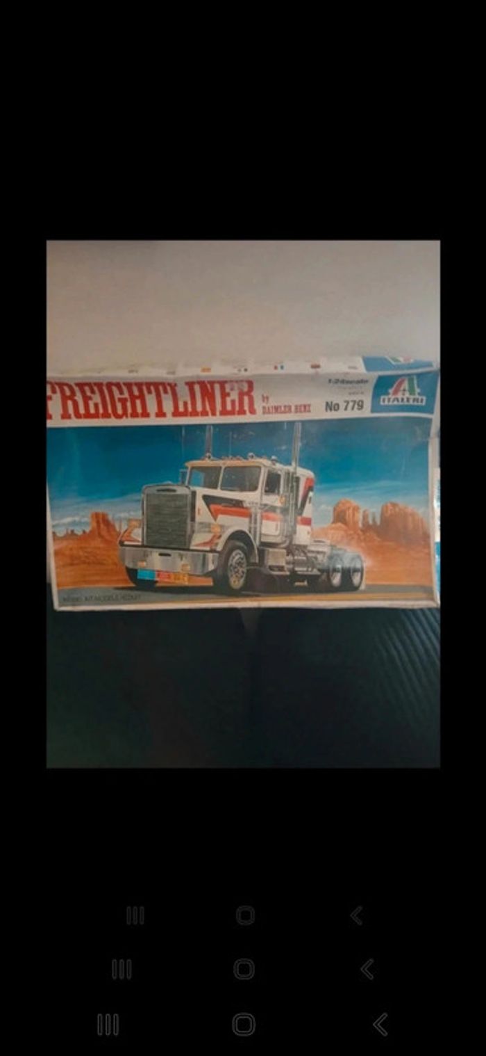 Italeri 779 Freightliner Daimler Benz - photo numéro 2