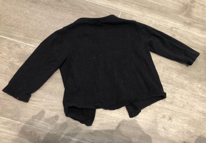 Gilet noir avec coeur Kiabi 9 mois - photo numéro 3