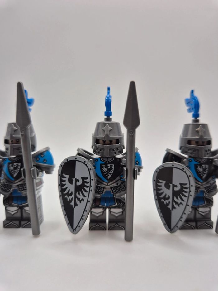 Figurines type lego 3 soldats chevaliers Faucon noir - photo numéro 2