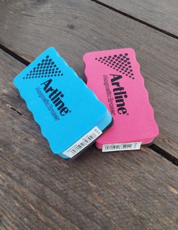 Lot de 2 brosses tableau blanc