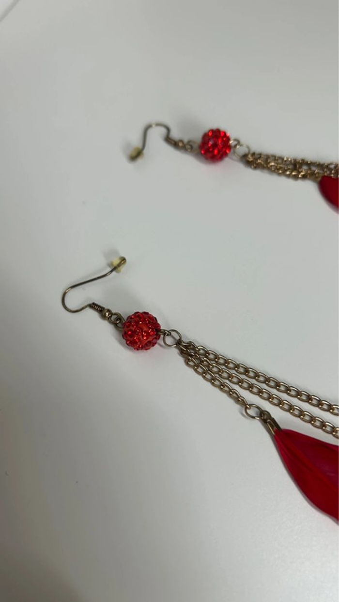 Paires de boucles d’oreilles rouge à plume - photo numéro 4