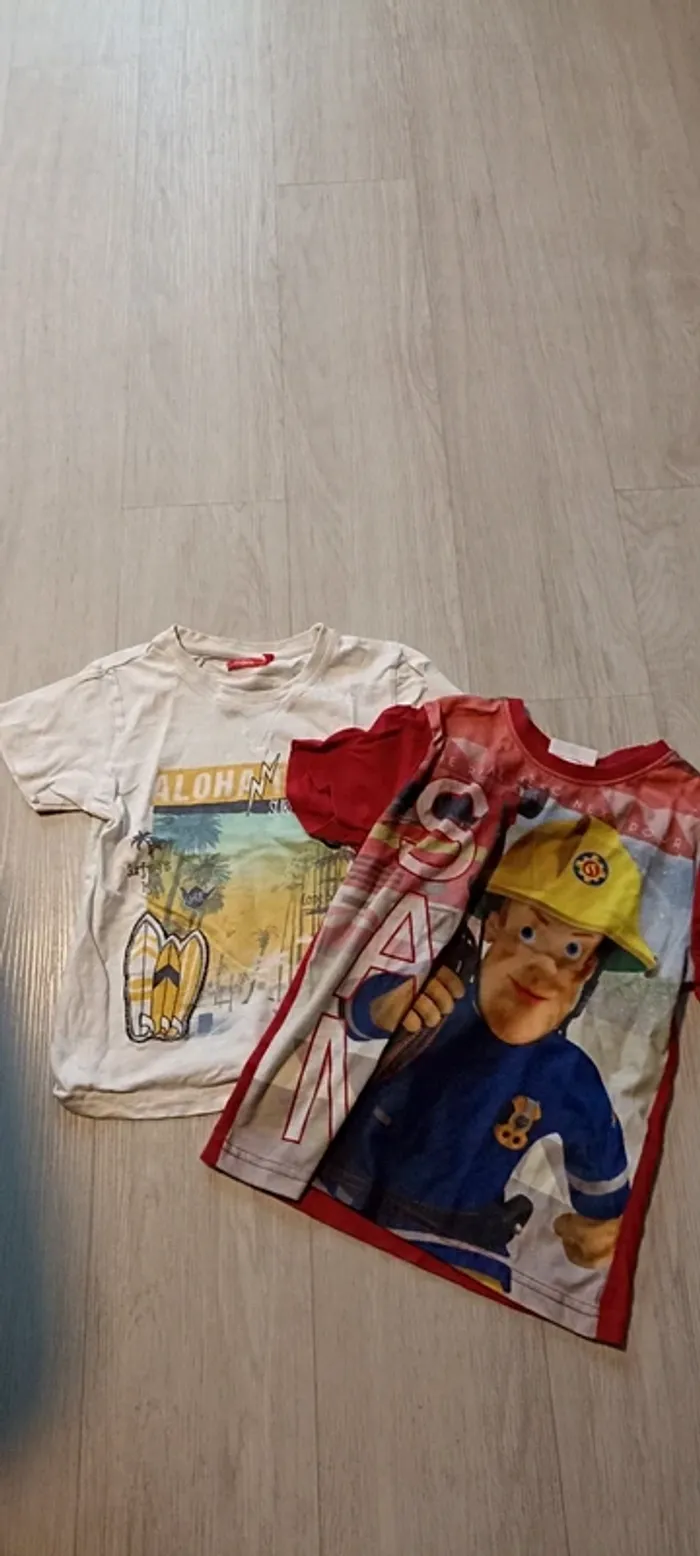 Lot de 2 tee shirt taille 6 ans manches courtes