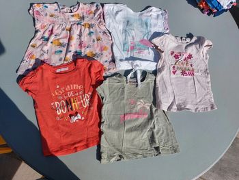 Lot 5 t-shirts 24 mois