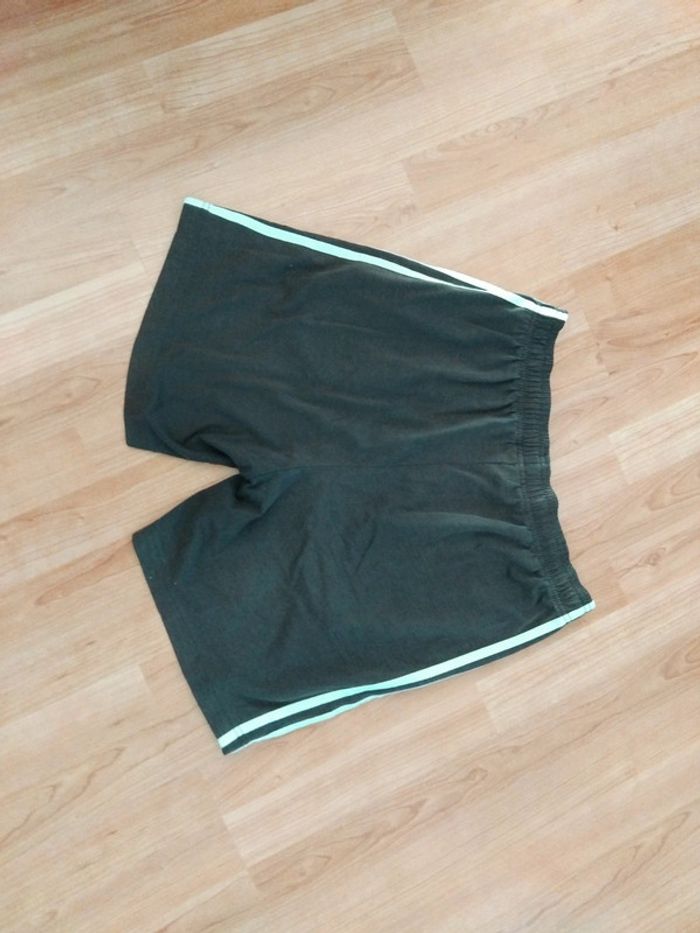 Short adidas taille 38 - photo numéro 3