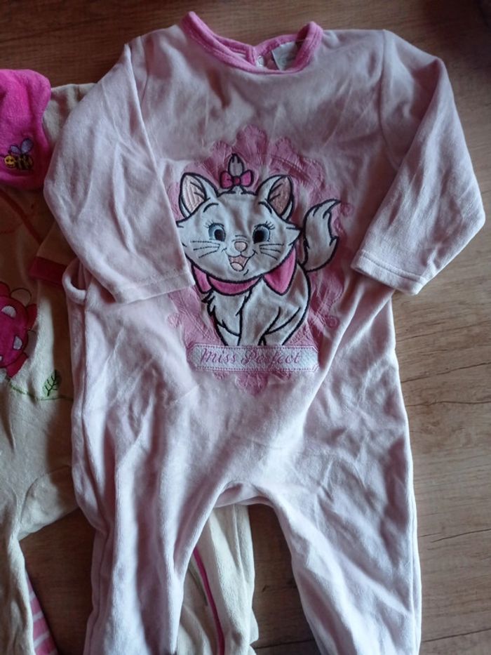 3 pyjamas - photo numéro 2