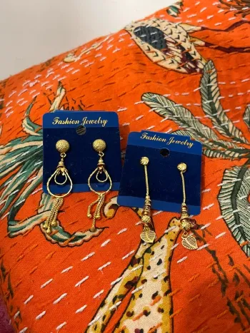 Lot de deux paires de boucles d’oreilles originales et élégantes