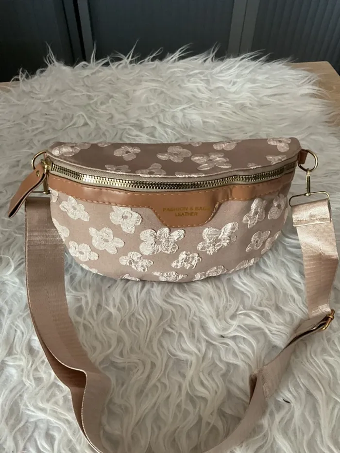 Sac banane fleuris neuve - photo numéro 2