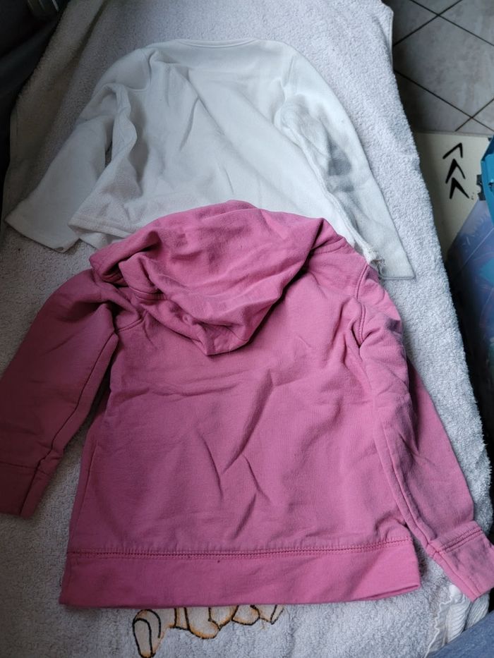 Lot de 2 pulls et un collant - photo numéro 3
