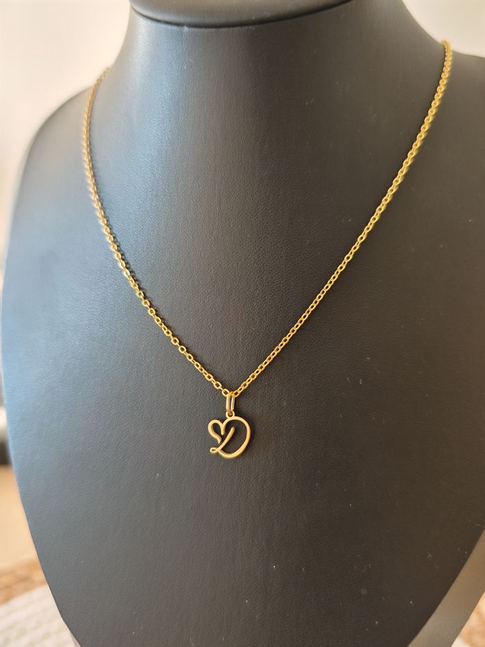 Pendentif acier inoxydable Lettre D prêt à offrir - photo numéro 2