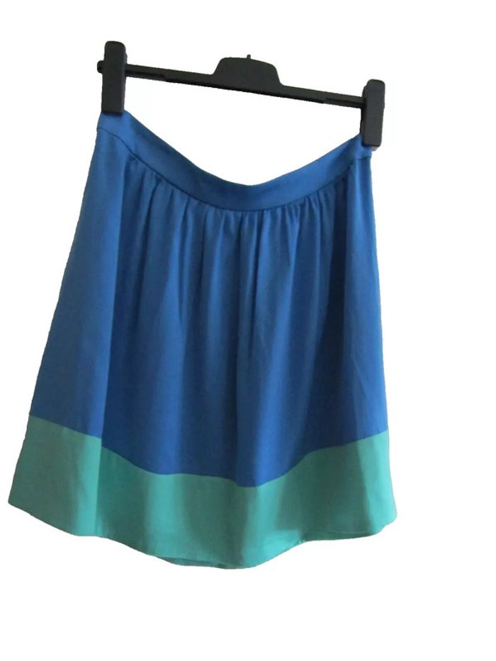 jupe courte et vague tissu fluide effet soie marque medwinds taille indiquée L = 40/42