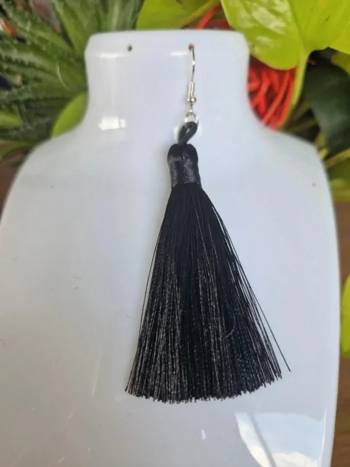Boucles d'oreilles fantaisies fils noirs - photo numéro 3