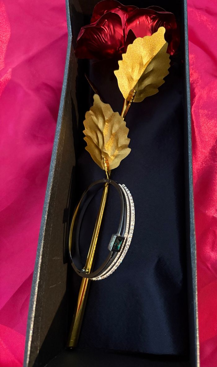 Coffret rose éternel avec ses bijoux en acier inoxydable - photo numéro 4