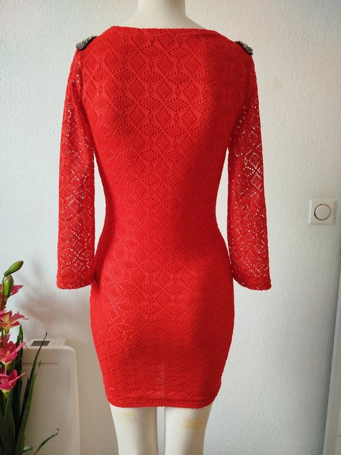 Robe rouge uni courte dentelle sexy strass sur les épaules manches 3/4 - photo numéro 6