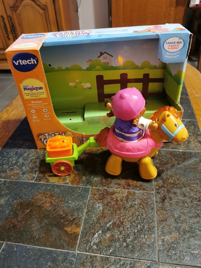 Tut tut copains Le poney magique de Cleo, la pro du galop - photo numéro 2