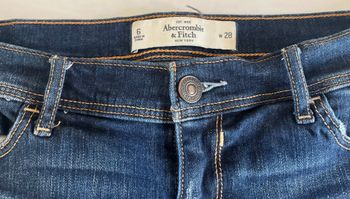 Short en jean Abercrombie W28 en excellent état!