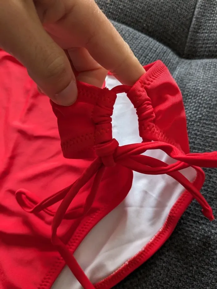Bain de maillot de bain rouge neuf - photo numéro 2