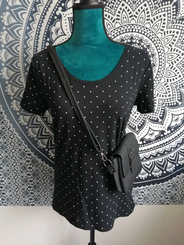 Tee-shirt noir basique à pois blancs / C&A / (M)