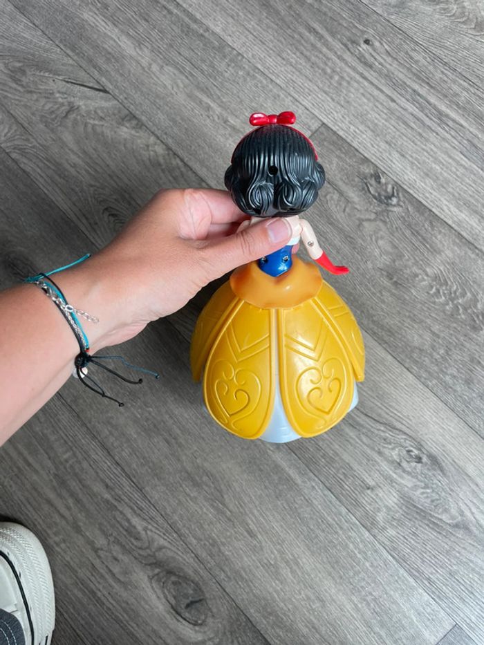 Poupée blanche neige animée - photo numéro 2