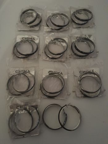 Lot de 11 paires de créoles argenté et noir