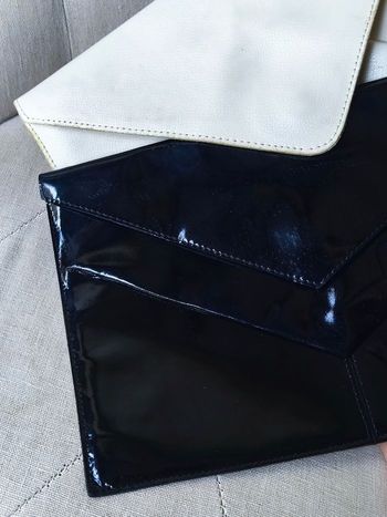 🤍🖤 Lot de 2 pochettes "enveloppe" en cuir véritable (cuir lisse & cuir verni) - La Bagagerie