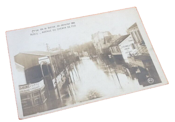 Carte (photo) postale ancienne   Rueil (Hauts-de-Seine) Avenue du chemin de fer (crue de la Seine 30